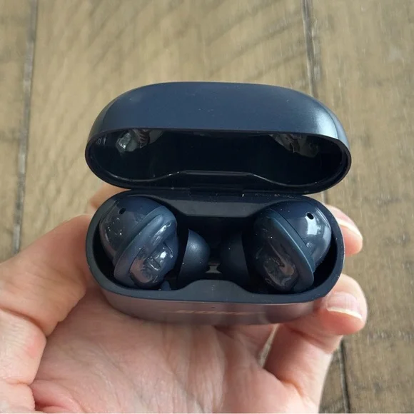 Bose QuietComfort Earbuds II Noise-Cancelling Earbuds Blue (No Cable) - READ